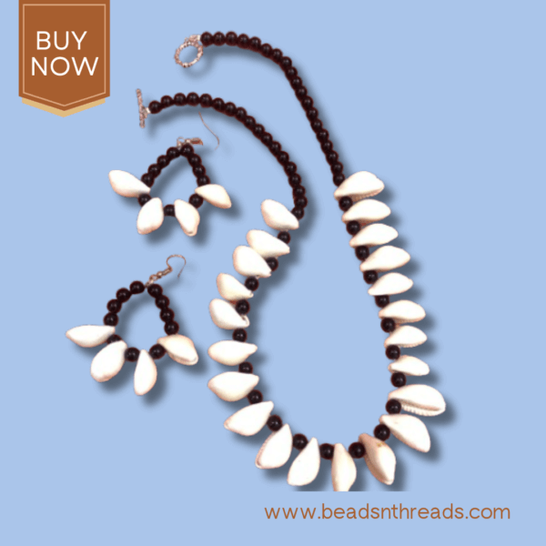 Shell necklace set